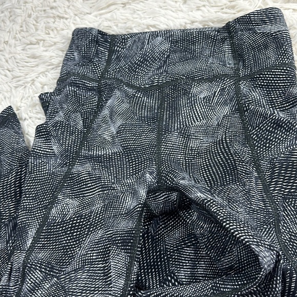 Lululemon Time To Sweat Crop *23" Free Spirit Alpine White Black - Picture 2 of 8